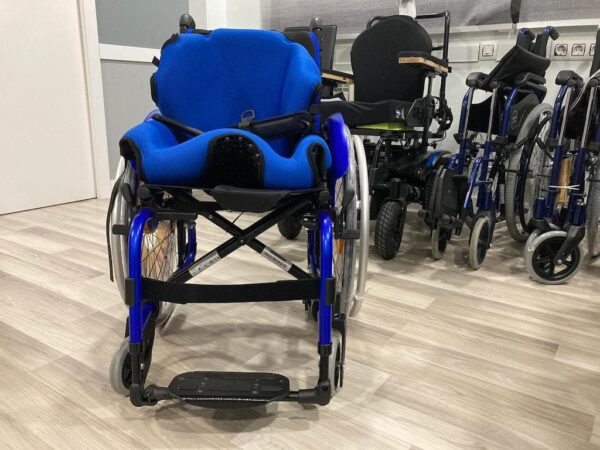 Silla niño con asiento Matrix moldeado a medida